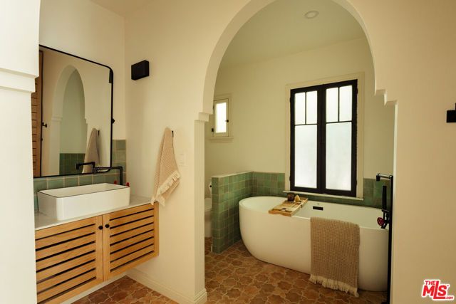 4197 York Boulevard, Los Angeles, CA 90065