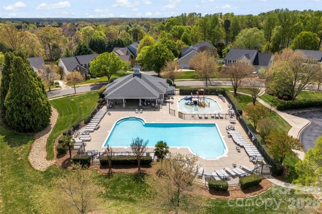 8122 Bridgegate Drive, Huntersville, NC 28078