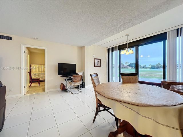 4545 Luxemburg Ct 103, Lake Worth, FL 33467