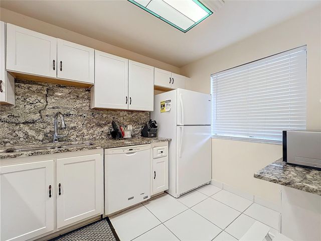 4545 Luxemburg Ct 103, Lake Worth, FL 33467
