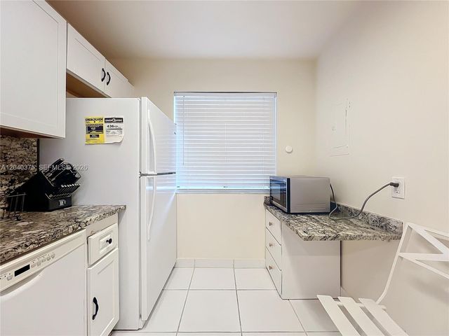 4545 Luxemburg Ct 103, Lake Worth, FL 33467