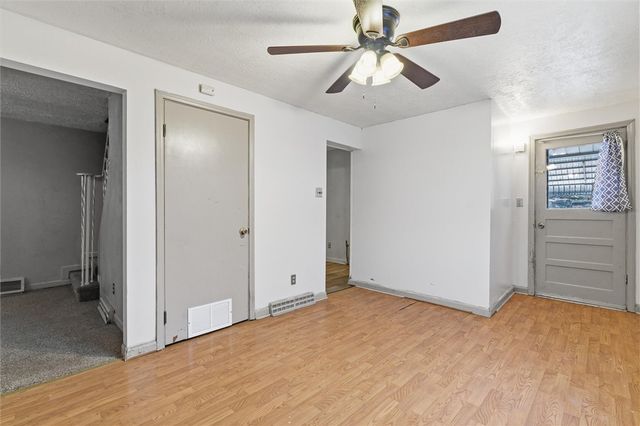 702 Mckinley Ave, East Vandergrift, PA 15629