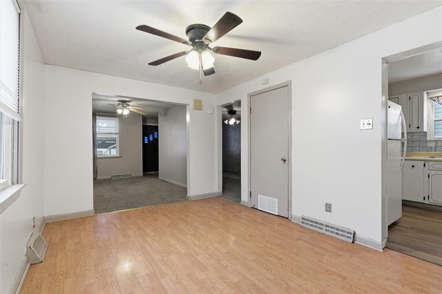 702 Mckinley Ave, East Vandergrift, PA 15629