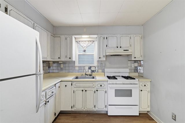 702 Mckinley Ave, East Vandergrift, PA 15629