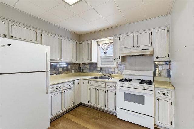 702 Mckinley Ave, East Vandergrift, PA 15629