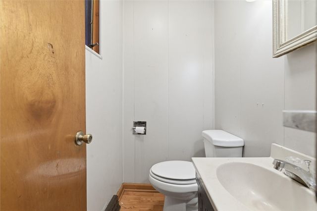 702 Mckinley Ave, East Vandergrift, PA 15629