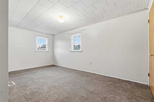 702 Mckinley Ave, East Vandergrift, PA 15629