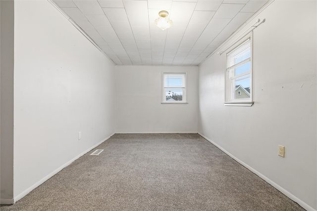 702 Mckinley Ave, East Vandergrift, PA 15629