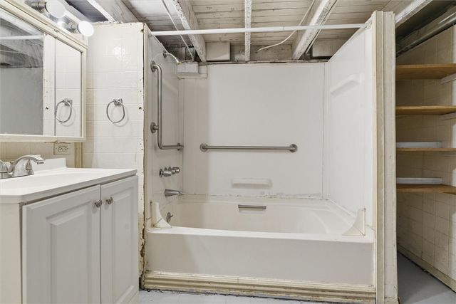 702 Mckinley Ave, East Vandergrift, PA 15629