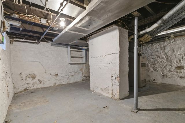 702 Mckinley Ave, East Vandergrift, PA 15629