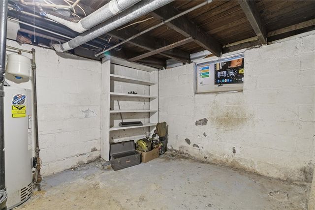 702 Mckinley Ave, East Vandergrift, PA 15629