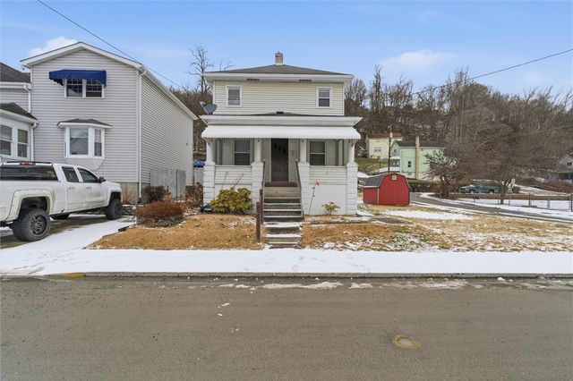 702 Mckinley Ave, East Vandergrift, PA 15629