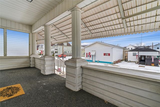 702 Mckinley Ave, East Vandergrift, PA 15629