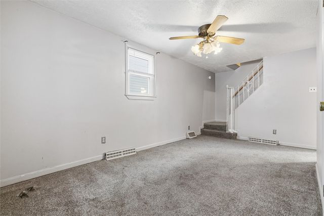 702 Mckinley Ave, East Vandergrift, PA 15629