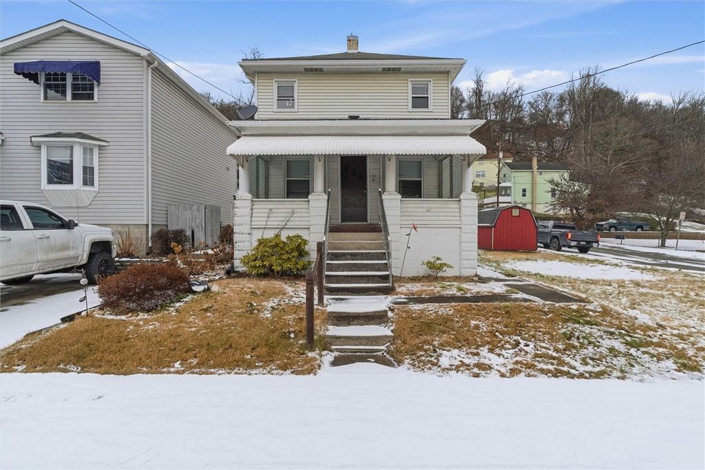 702 Mckinley Ave, East Vandergrift, PA 15629