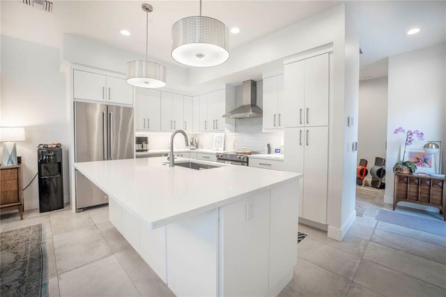 536 4TH AVENUE S 3, St Petersburg, FL 33701