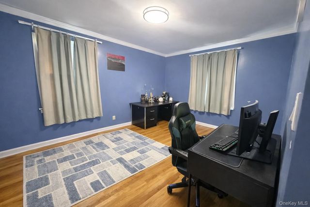 126 Radcliffe Road, Plainview, NY 11803