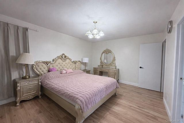 126 Radcliffe Road, Plainview, NY 11803