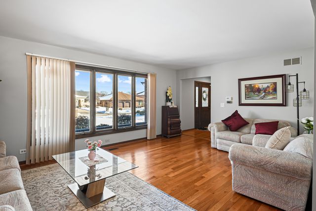 1130 N Thatcher Lane, Addison, IL 60101