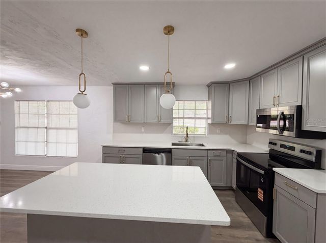 3725 NW 8TH AVENUE, Gainesville, FL 32605