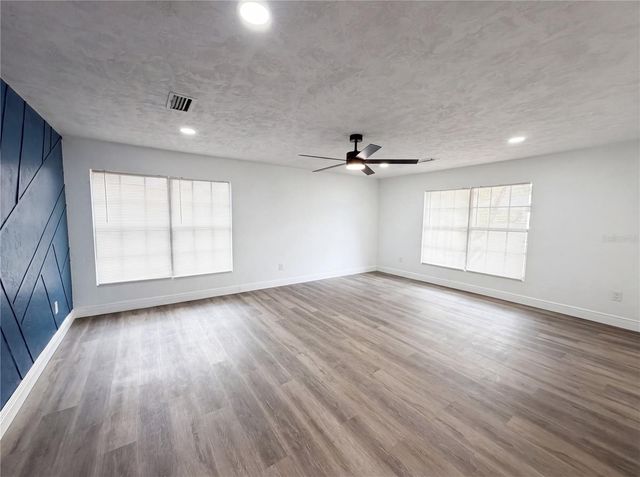 3725 NW 8TH AVENUE, Gainesville, FL 32605