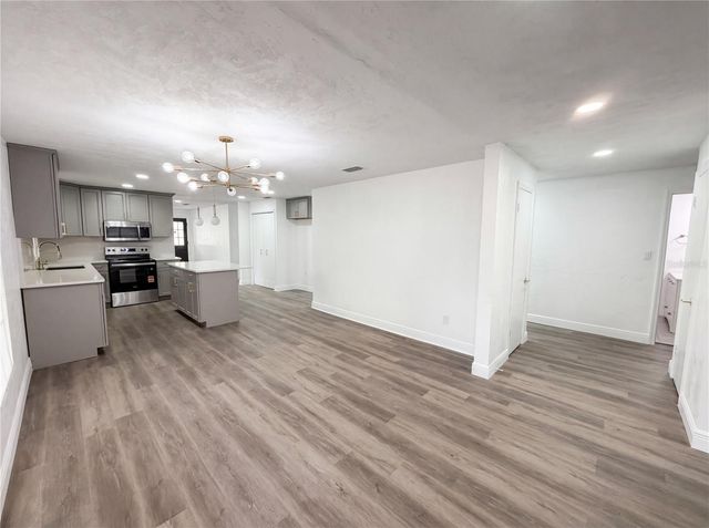 3725 NW 8TH AVENUE, Gainesville, FL 32605