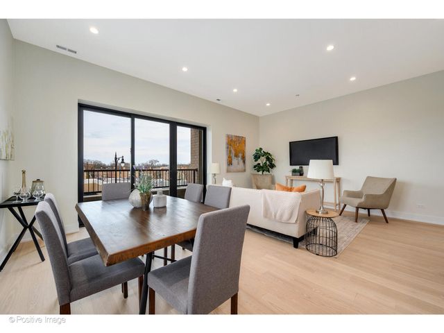 5340 N Lincoln Avenue 201, Chicago, IL 60625