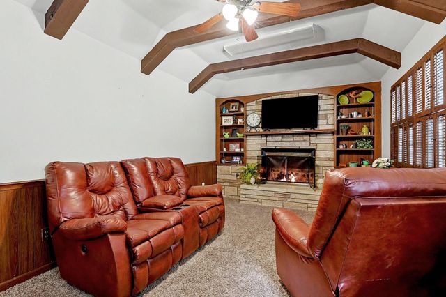 1124 S Barlow St, Wichita, KS 67207