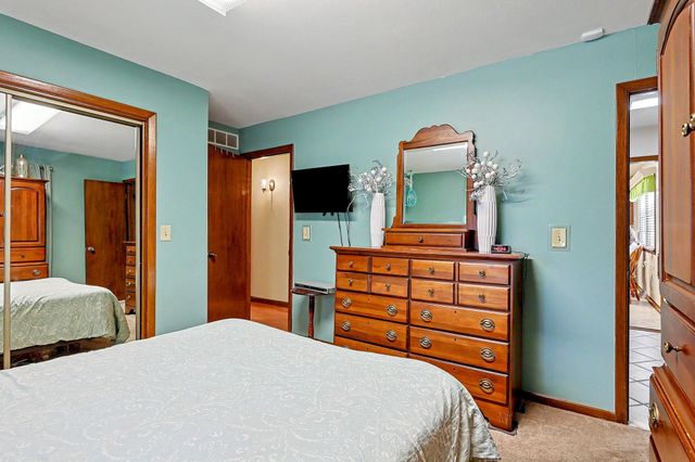 1124 S Barlow St, Wichita, KS 67207