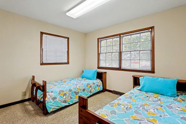 1124 S Barlow St, Wichita, KS 67207