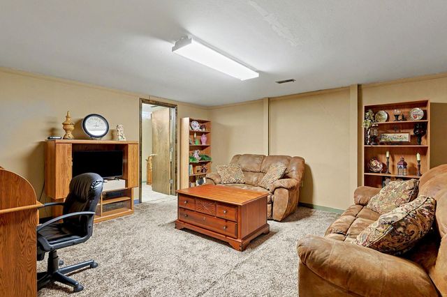 1124 S Barlow St, Wichita, KS 67207