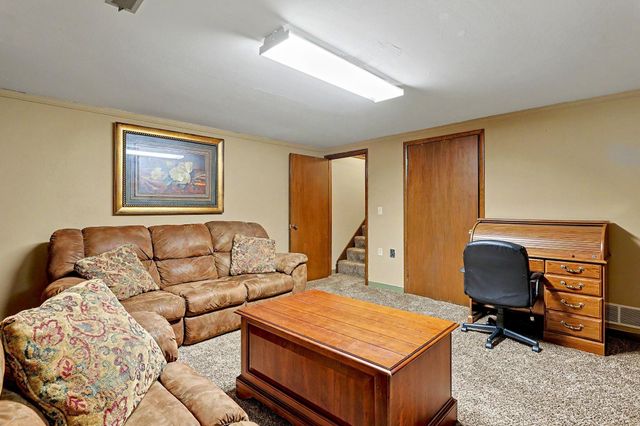 1124 S Barlow St, Wichita, KS 67207