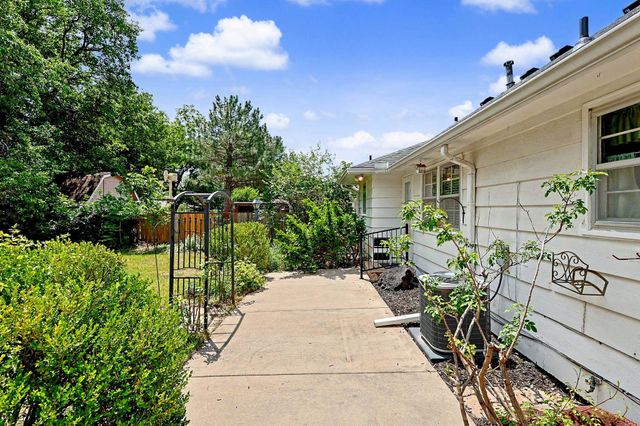 1124 S Barlow St, Wichita, KS 67207