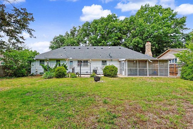 1124 S Barlow St, Wichita, KS 67207