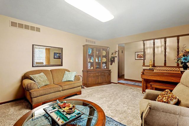 1124 S Barlow St, Wichita, KS 67207