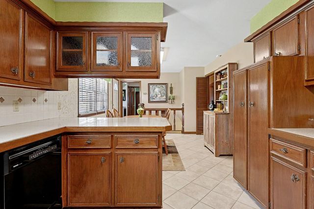 1124 S Barlow St, Wichita, KS 67207