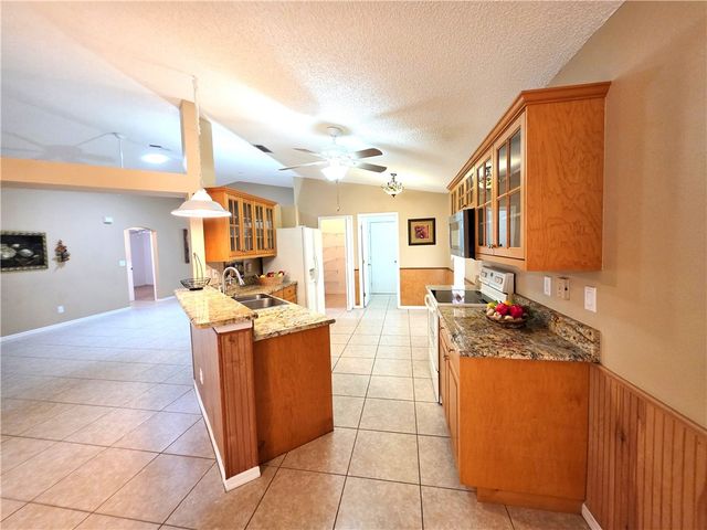 1165 N 13th Square, Vero Beach, FL 32960