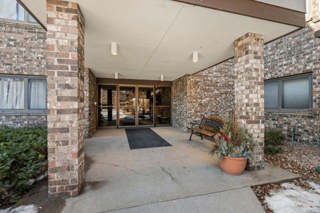 4120 Parklawn Avenue 120, Edina, MN 55435