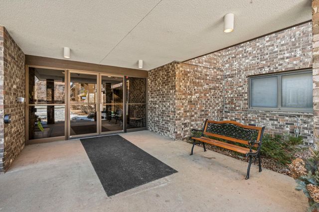 4120 Parklawn Avenue 120, Edina, MN 55435