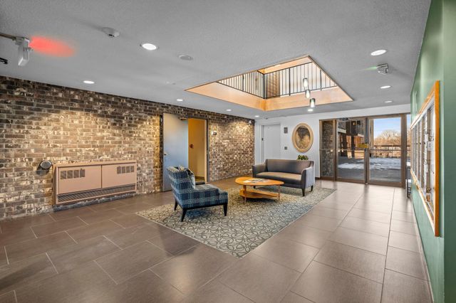 4120 Parklawn Avenue 120, Edina, MN 55435