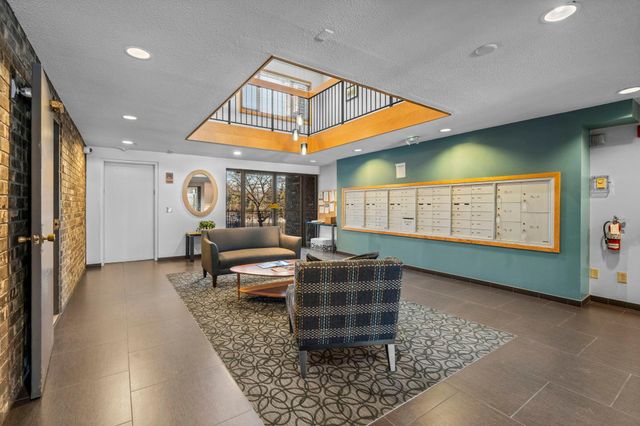 4120 Parklawn Avenue 120, Edina, MN 55435