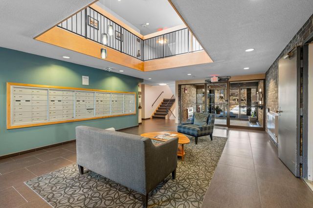 4120 Parklawn Avenue 120, Edina, MN 55435