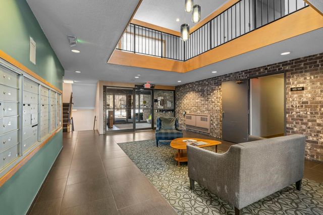 4120 Parklawn Avenue 120, Edina, MN 55435