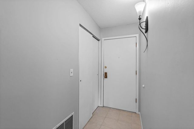 4120 Parklawn Avenue 120, Edina, MN 55435