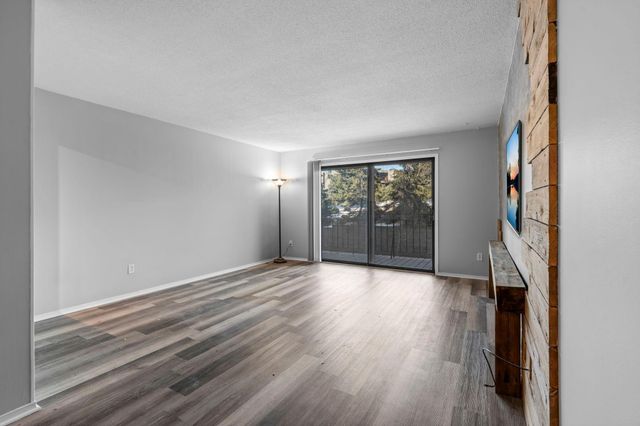 4120 Parklawn Avenue 120, Edina, MN 55435