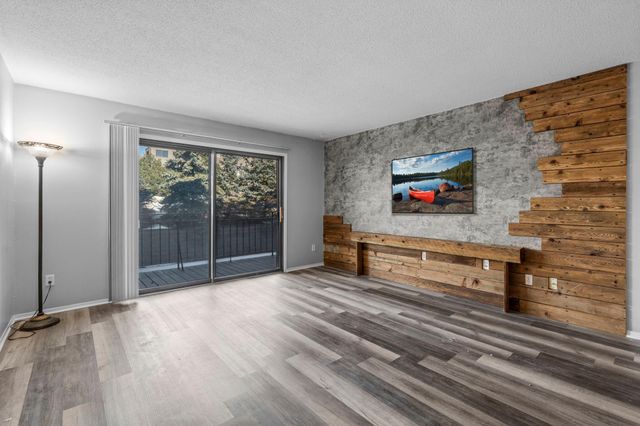 4120 Parklawn Avenue 120, Edina, MN 55435