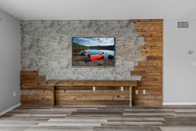 4120 Parklawn Avenue 120, Edina, MN 55435