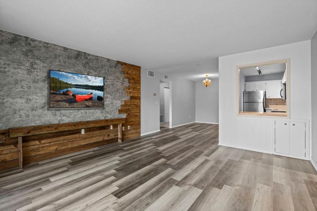 4120 Parklawn Avenue 120, Edina, MN 55435