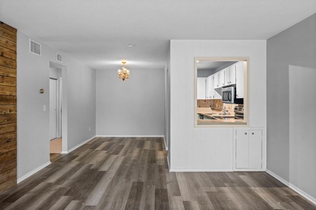 4120 Parklawn Avenue 120, Edina, MN 55435