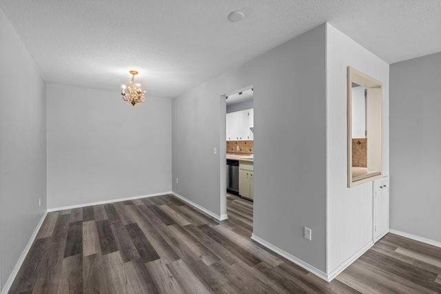 4120 Parklawn Avenue 120, Edina, MN 55435